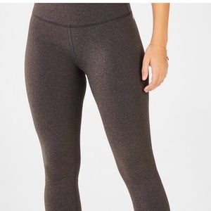 NWOT  Salar Solid PowerHold Leggings Short